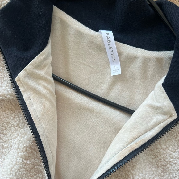 Fabletics Sherpa sweater - Picture 2 of 2
